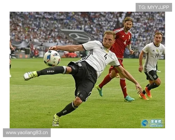 阿尔维斯与卡福：边路进攻重心从传中向内切推进偏移